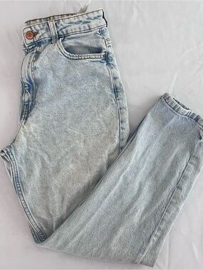 Zara Light Wash High-Rise Loose Fit Mom Jeans